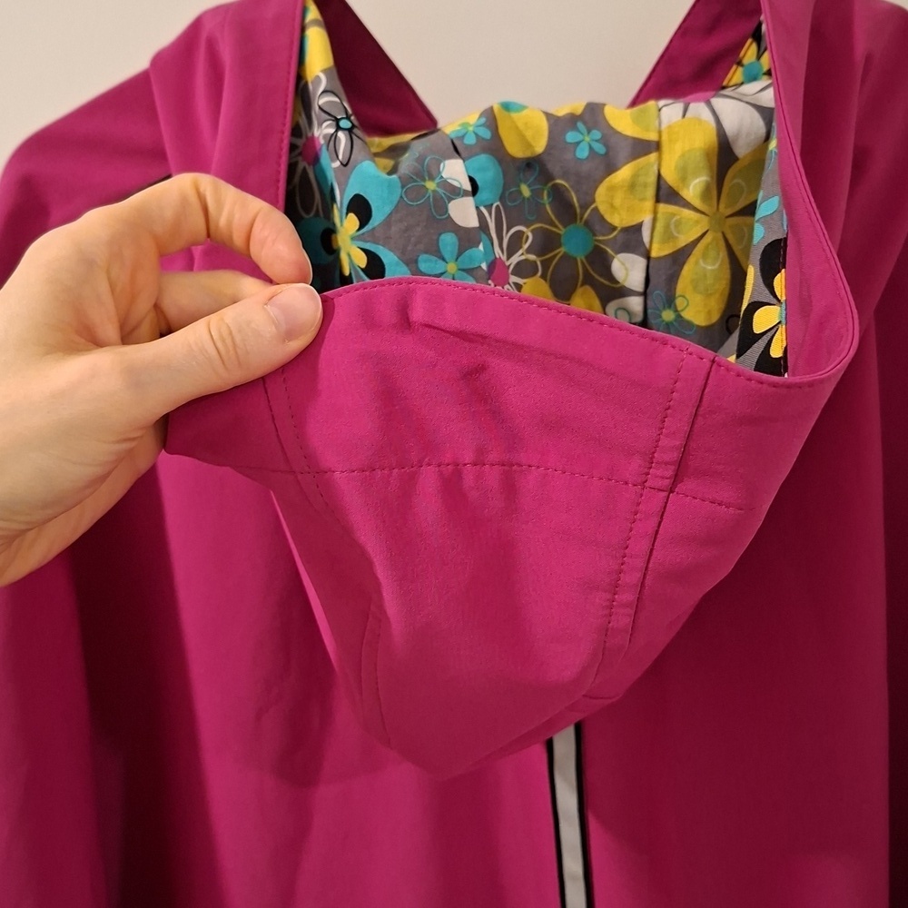 Moojoes Fuchsia Reflective Rain Poncho with Floral Print Hood (Regular) - Picture 6 of 12